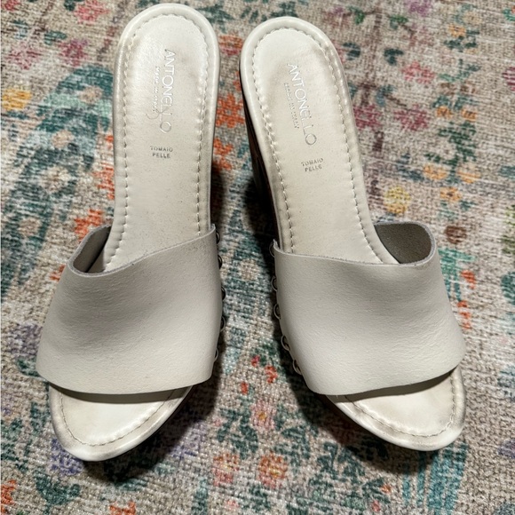 Elegant White Leather Mules with Wooden Heel - Picture 4 of 4